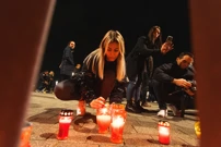 Zadrani odali počast Balaševiću paljenjem svijeća na Višnjiku, Foto: Marko Dimic/PIXSELL