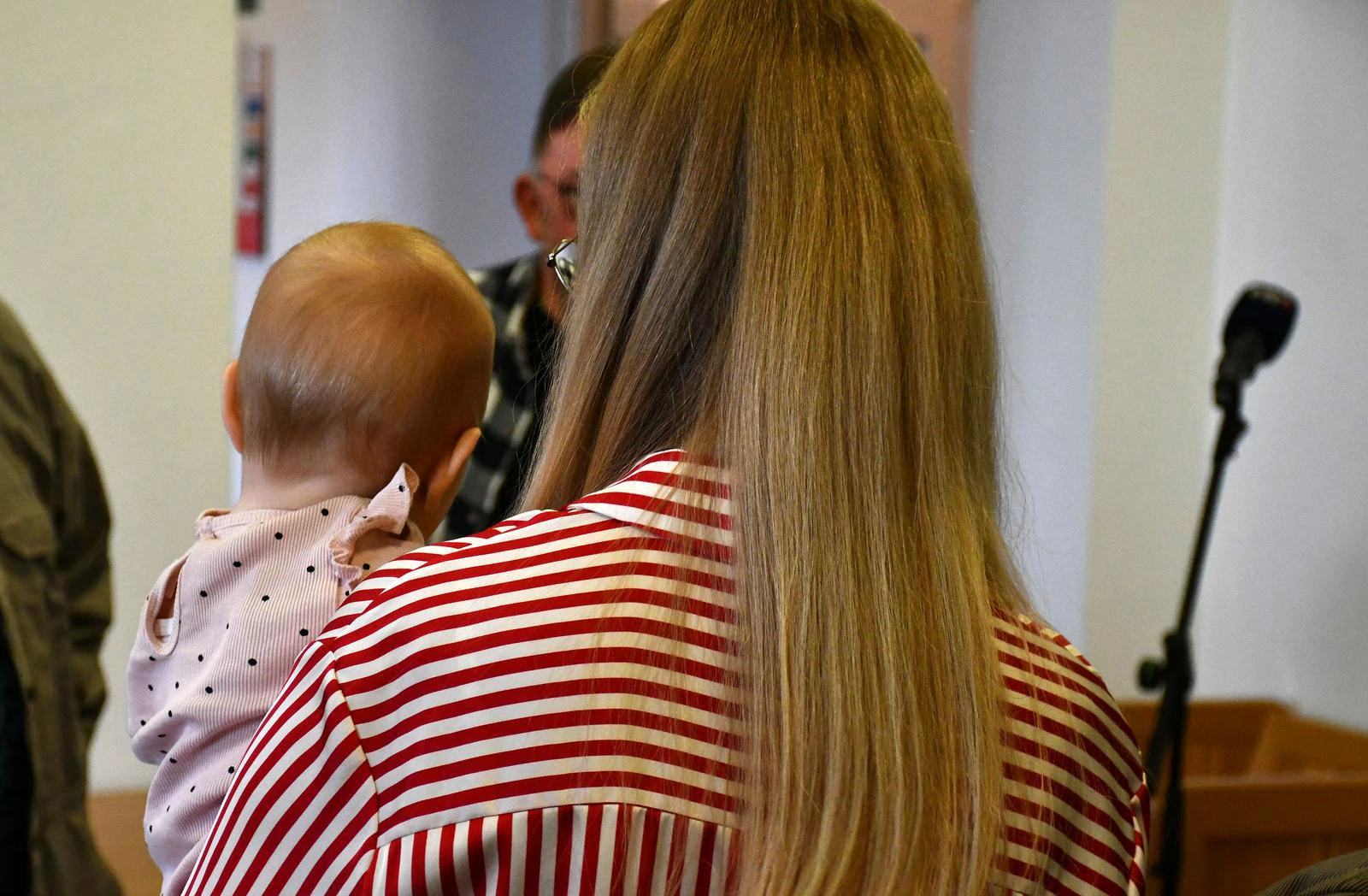 Baby im Kinderzimmer, Kopf voller Prellungen und Prellungen, der Fall liegt in den Händen der Polizei 8 pxl 241024 122792815 20241024124018