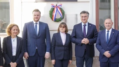Prije 32 godine raketirani Banski dvori