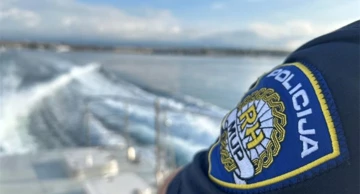 dugi prstići operiraju