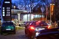 Pojacani promet na benzinskim postajama zbog najavljenog povecanja cijena goriva, Foto: Damir Krajac/CROPIX