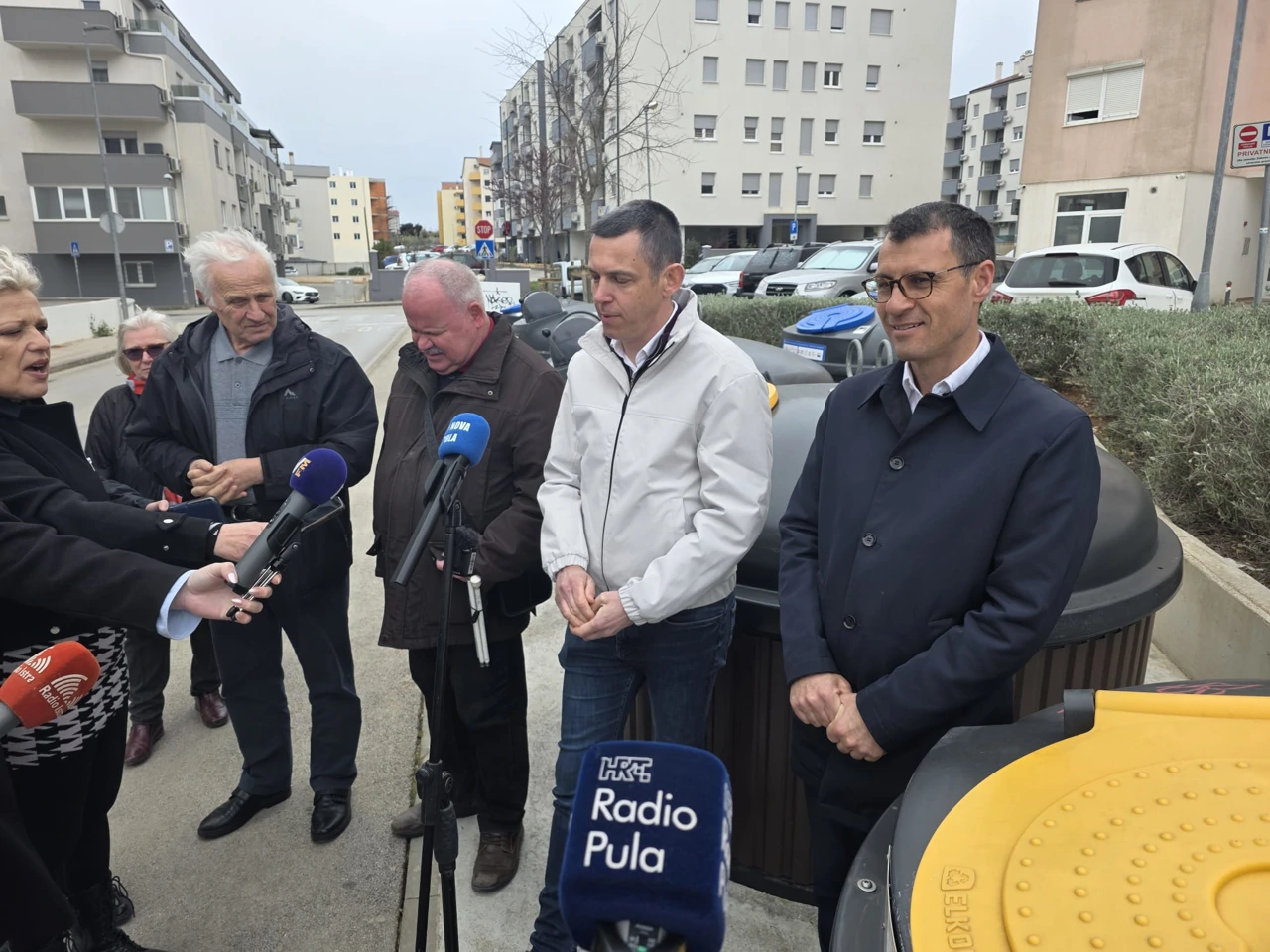 Breilleovo pismo na spremnicima za otpad, Foto: Nikola Milat/HRT