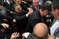 Kaos i tučnjava u srbijanskom parlamentu, prekinuta sjednica, Foto: R.Z. / ATAImages /PIXSELL