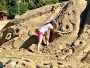 Skulptura od pijeska na Rajskoj plaži u Loparu , Foto: Ivana Perić/HRT