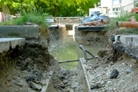 Pukla vodovodna cijev u Utrinama, Foto: Slaven Branislav Babic /PIXSELL