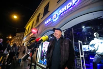 Velimir Zajec dao izjavu ispred fan shopa Dinama, Foto: Slavko Midzor/PIXSELL