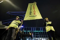 Greenpeaceov prosvjed ispred sjedišta INA-e, Foto: Sanjin Strukic/PIXSELL