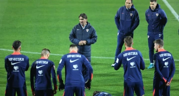 Izbornik Zlatko Dalić s reprezentativcima