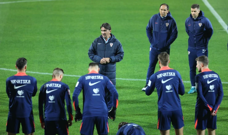 Izbornik Zlatko Dalić s reprezentativcima