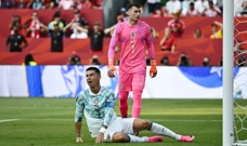 Cristiano Ronaldo i Dominik Livaković, Foto: Dylan Martinez/REUTERS