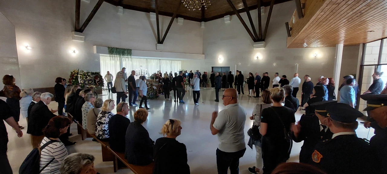 Prijatelji, kolege i znanci izražavaju sućut obitelji pokojnog Stavrosa, Foto: Edo Gracin/Radio Split