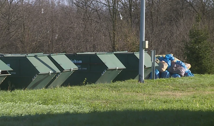 Kontejneri za smeće u Ivancu