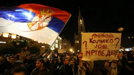 Prosvjed u Novom Sadu: Uhićenja, demolirana Gradska kuća, napetosti