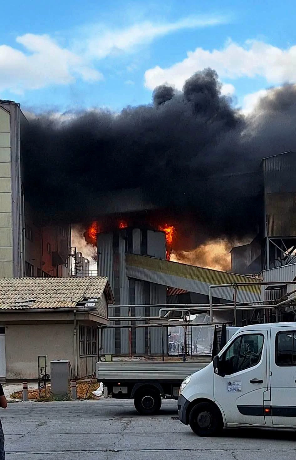 Požar u pogonu Petrokemija, Foto: KuTina info/Facebook