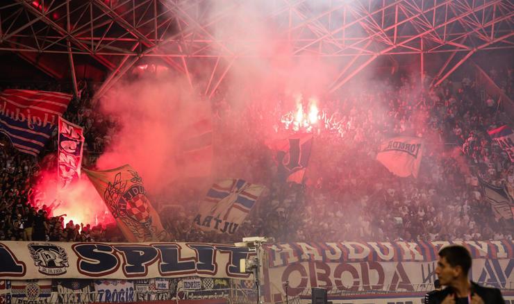 Torcida bakljadom prekinula utakmicu, Hajduku prijeti velika kazna