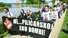 Prosvjed u Sisku: 'Ne' pilićarskoj eko- bombi