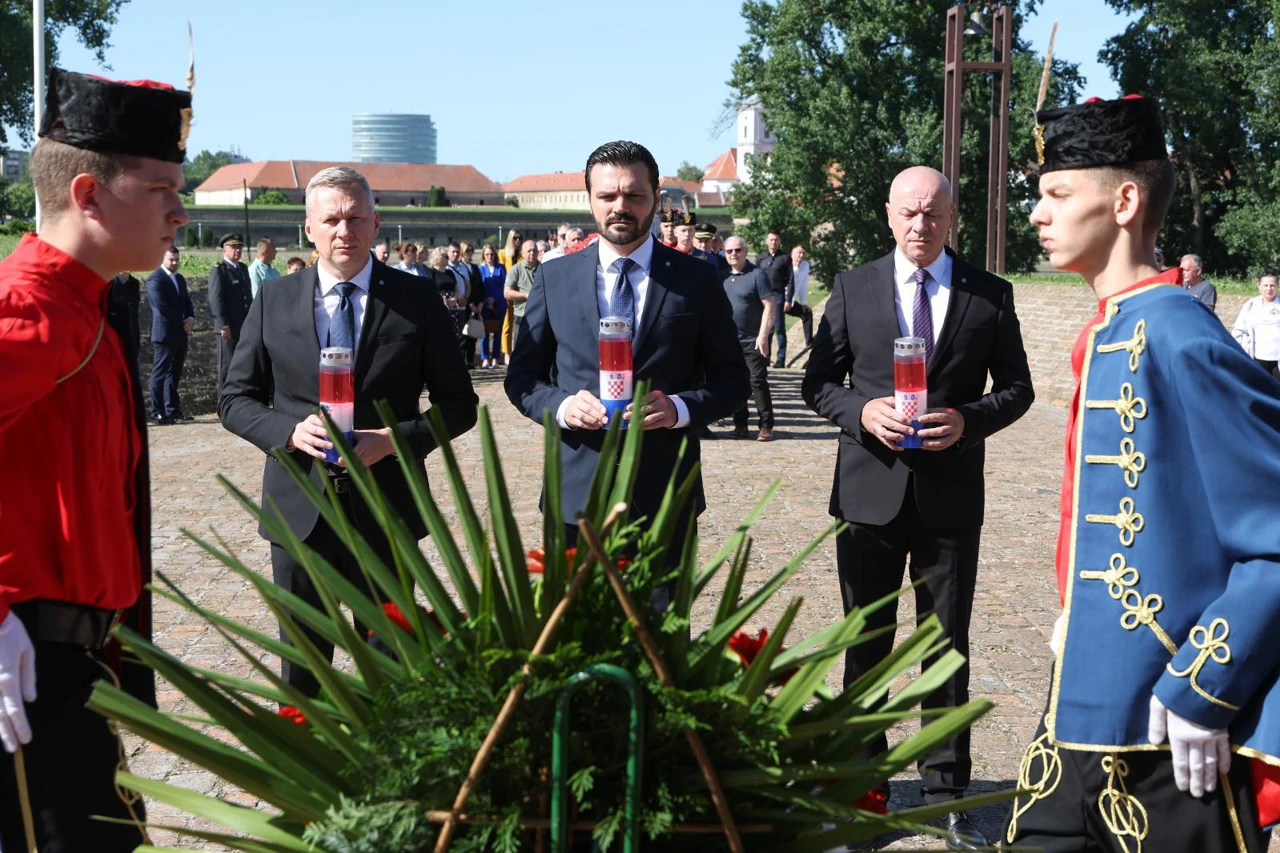 Položeni vijenci uoči Dana državnosti, Foto: Grad Osijek/-