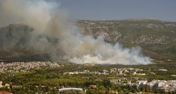 Požar u podnožju planine Himet u Ateni