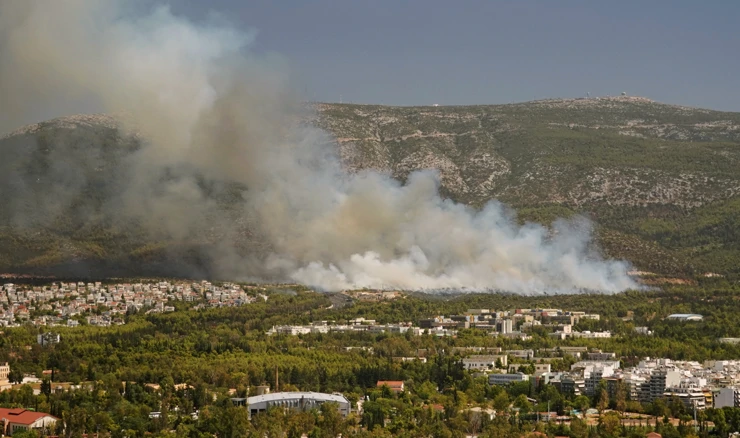 Požar u podnožju planine Himet u Ateni