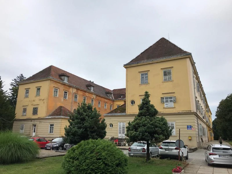 Dvorac Klenovnik, danas OB za plućne bolesti i TBC, foto: N.P., Foto: -/-