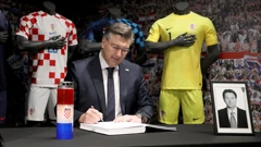  Zagreb: Plenković se upisao u knjigu žalosti povodom smrti Miroslava Ćire Blaževića 
