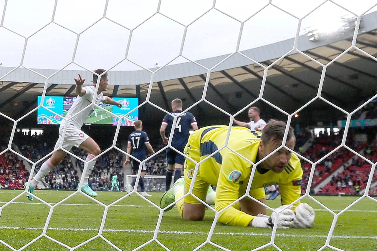 Patrik Schick lobirao je Davida Marshalla gotovo s centra za vodstvo Češke 2:0 