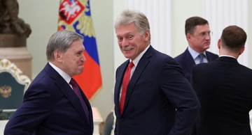 Jurij Ušakov (lijevo) i Dmitrij Peskov (desno)