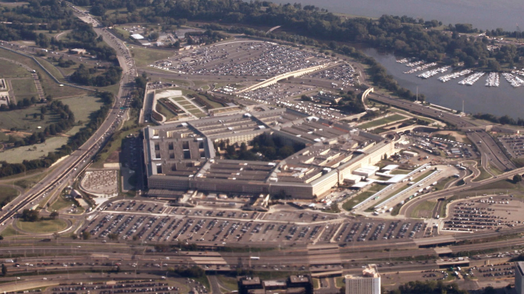 Pentagon postigao dogovore s vodećim AI kompanijama