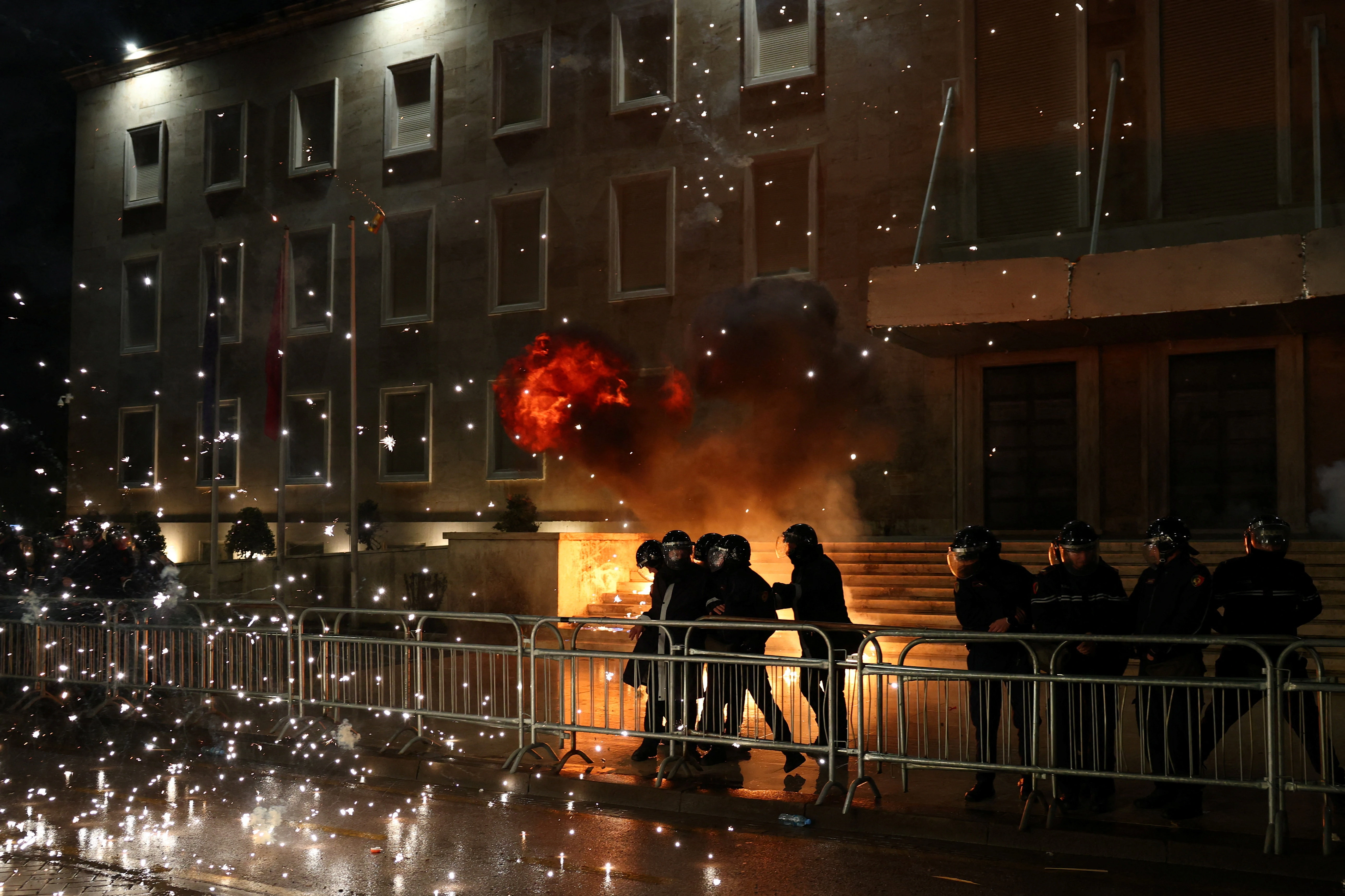 Prosvjednici u Tirani tražili ostavku Edija Rame zbog afere s korupcijom