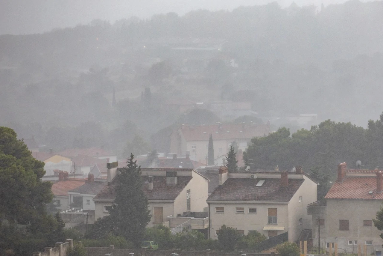 Olujno nevrijeme u Puli , Foto:  Srecko Niketic /PIXSELL
