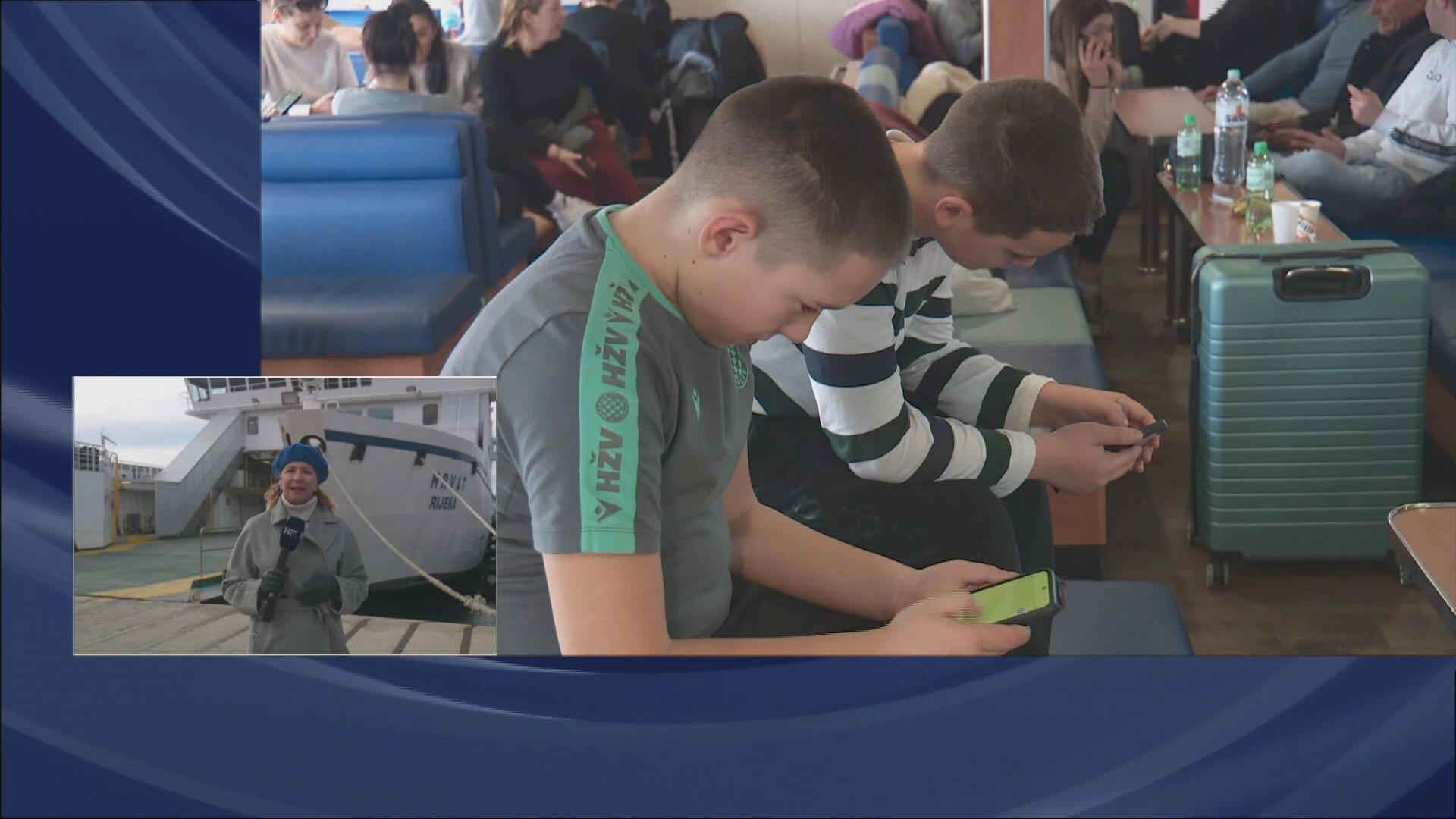 Zbog orkanske bure na brodu Marjan prenoćili putnici i stotinjak djece