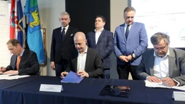 U Svetom Petru u Sumi svečano je potpisan ugovor za radove na obnovi dionice pruge državna granica - Buzet - Sveti Petar u Šumi.
