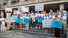 Prosvjed zbog mogućeg puštanja albanske vozačice da se brani sa slobode