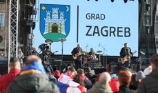 Navijači na Trgu bana Jelačića, Foto: Slaven Branislav Babic /PIXSELL
