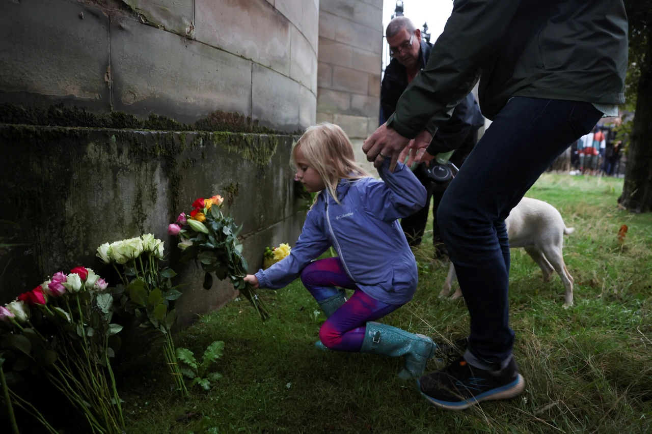 Pred Buckinghamskom palačom suze i tišina, Foto: Lee Smith/Reuters