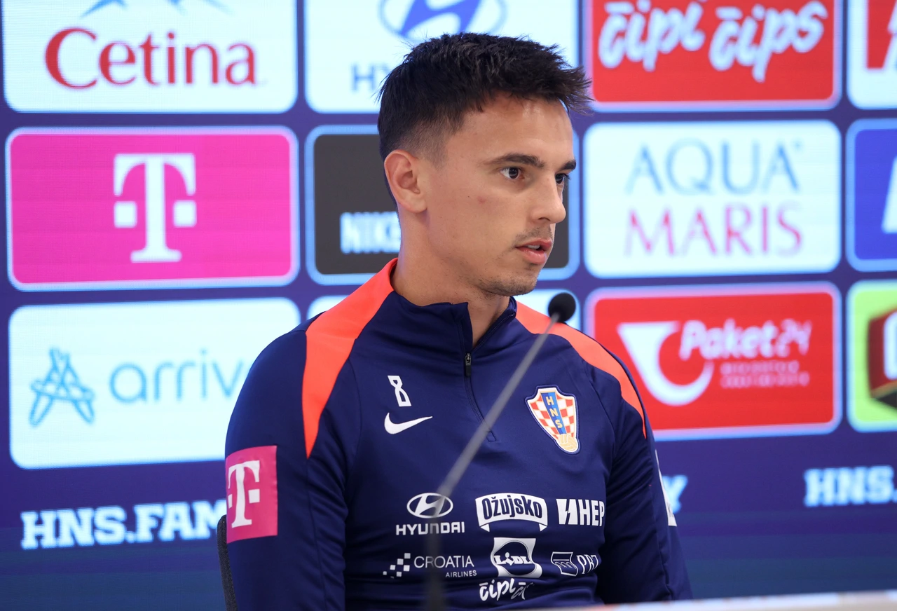 Nikola Moro na presici uoči Farskih Otoka