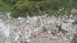 Velike količine otpada između Kaštela i Solina