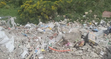 Velike količine otpada između Kaštela i Solina