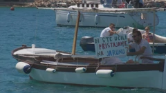 Prosvjed stanovnika Prvića i Zlarina protiv Jadrolinije, Foto: HTV/HRT