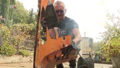 I stvara i reciklira: gotovo sve instalacije radi od otpada auto dijelova., Foto: More/HRT