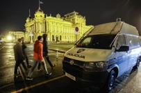 Noćas ispred HNK, Foto: Marko Prpic/PIXSELL