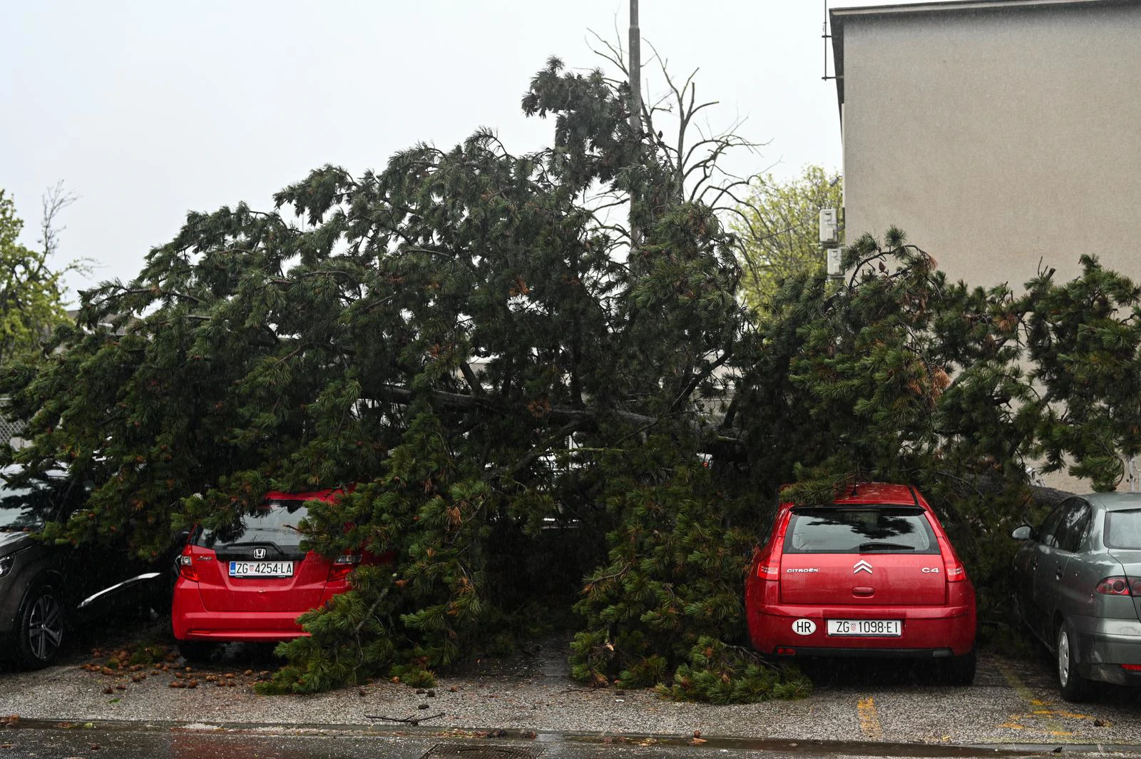 Dolenec: Zaprimljeno gotovo 1700 prijava štete od nevremena u Zagrebu