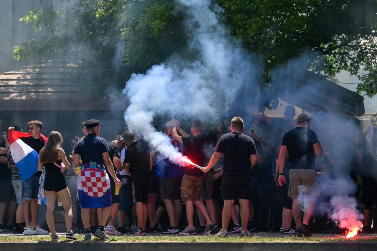 U fan zoni na Bundeku zapaljene baklje, Foto: Sandra Simunovic /PIXSELL