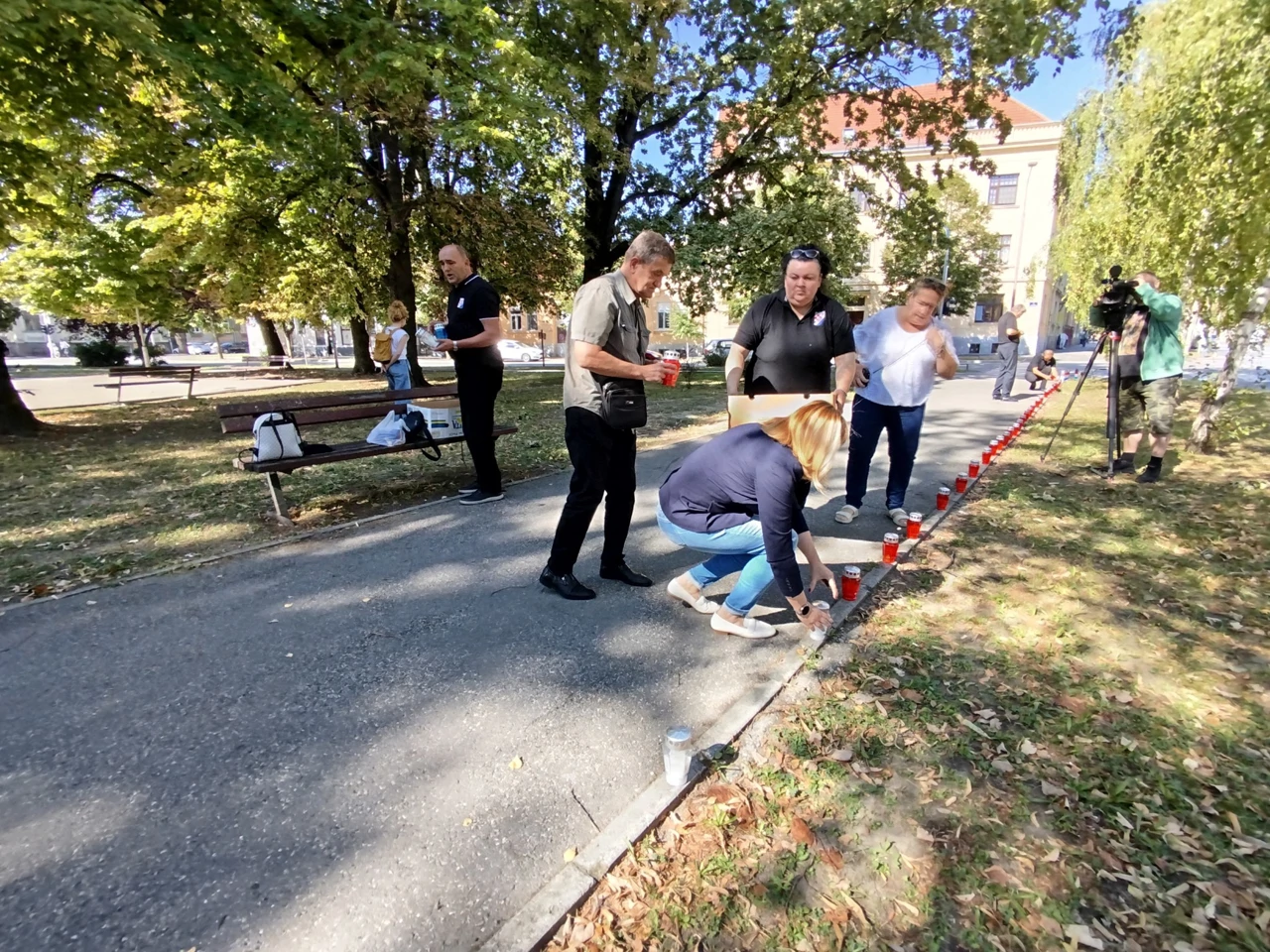 Paljenje svijeća u Vukovarskoj