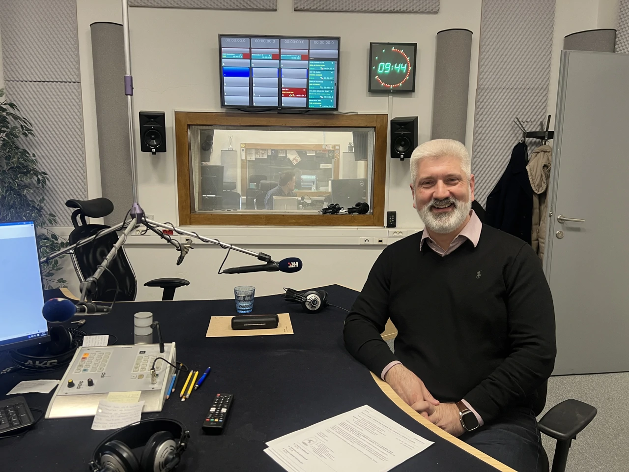 Marin Račić u studiju Radio Rijeke