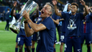 Luis Enrique slavi s igračima