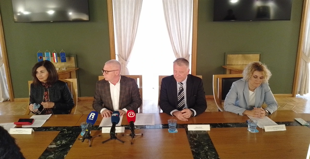 Karla Mušković, Goran Palčevski, Alberto Kontuš, Ivana Mikolašević pred novinarima