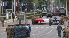 Okupljanje vojske u Vukovarskoj ulici uoči generalne probe svečanog vojnog mimohoda