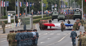 Okupljanje vojske u Vukovarskoj ulici uoči generalne probe svečanog vojnog mimohoda