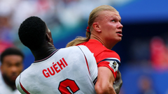 Erling Haaland u duelu s Marcom Guehijem , Foto: Mike Segar/REUTERS